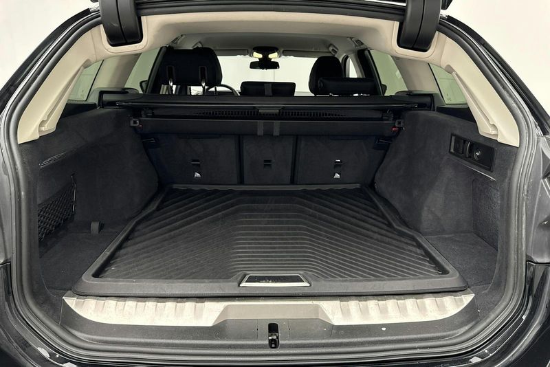 BMW 330 bild 9