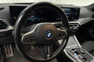 BMW i4 bild 18