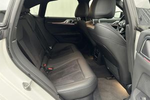 BMW i4 bild 8