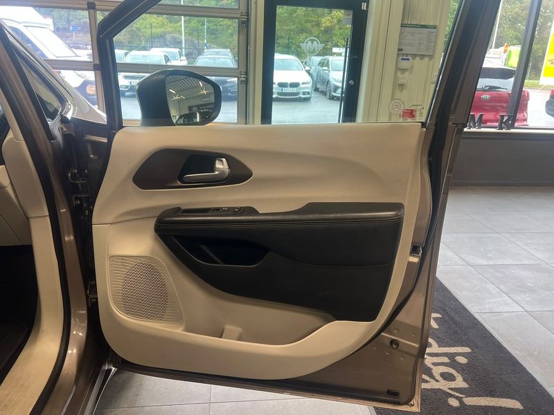 Chrysler Pacifica bild 13