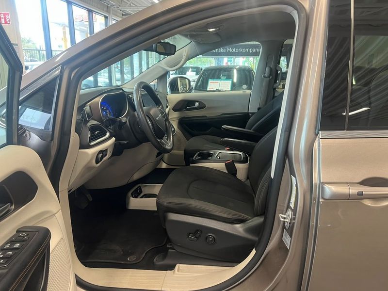 Chrysler Pacifica bild 11