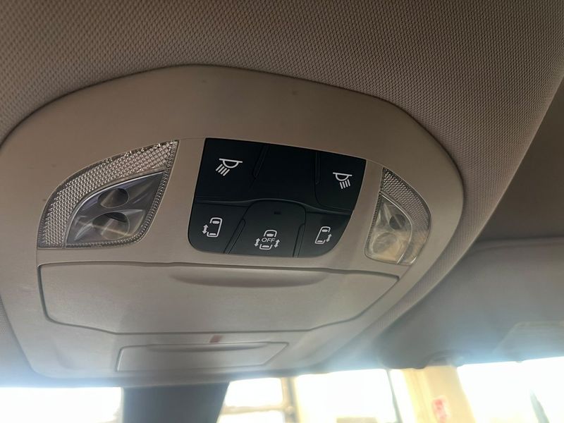 Chrysler Pacifica bild 27