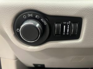 Chrysler Pacifica bild 26