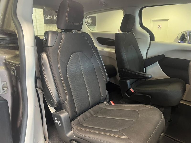 Chrysler Pacifica bild 16