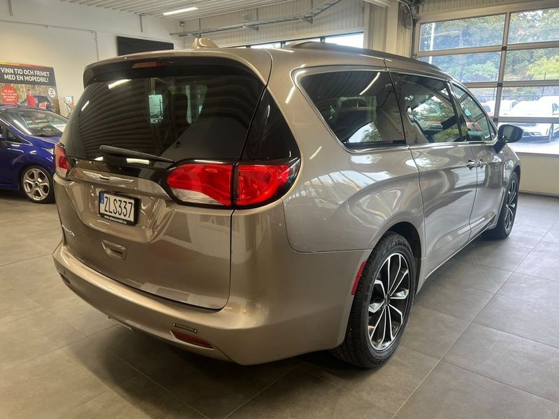 Chrysler Pacifica bild 7
