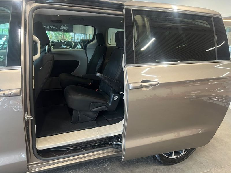 Chrysler Pacifica bild 15