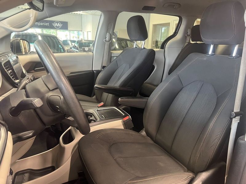 Chrysler Pacifica bild 17