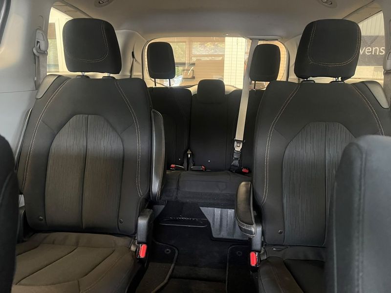 Chrysler Pacifica bild 25