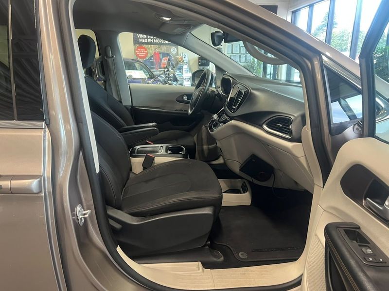 Chrysler Pacifica bild 14