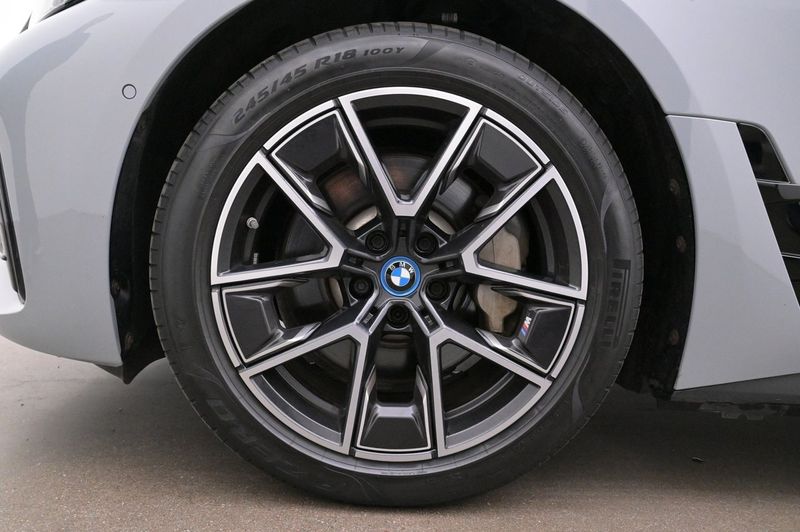 BMW i4 bild 27