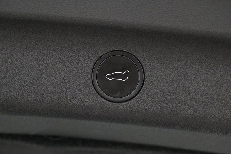 Tesla Model Y bild 22