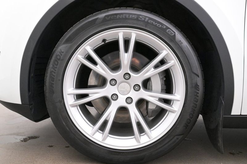 Tesla Model Y bild 27