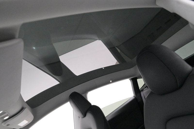 Tesla Model Y bild 19