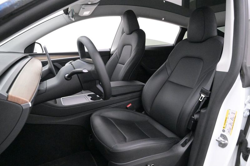 Tesla Model Y bild 8