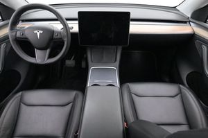 Tesla Model Y bild 6