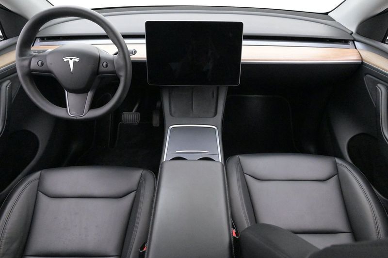 Tesla Model Y bild 6