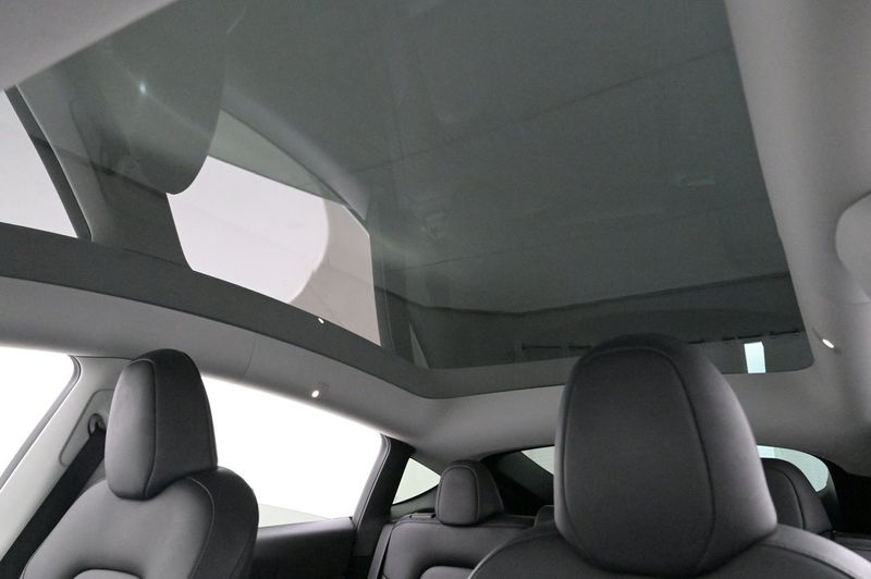 Tesla Model Y bild 19