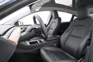 Tesla Model Y bild 8