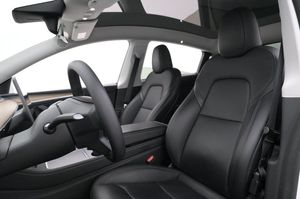 Tesla Model Y bild 8