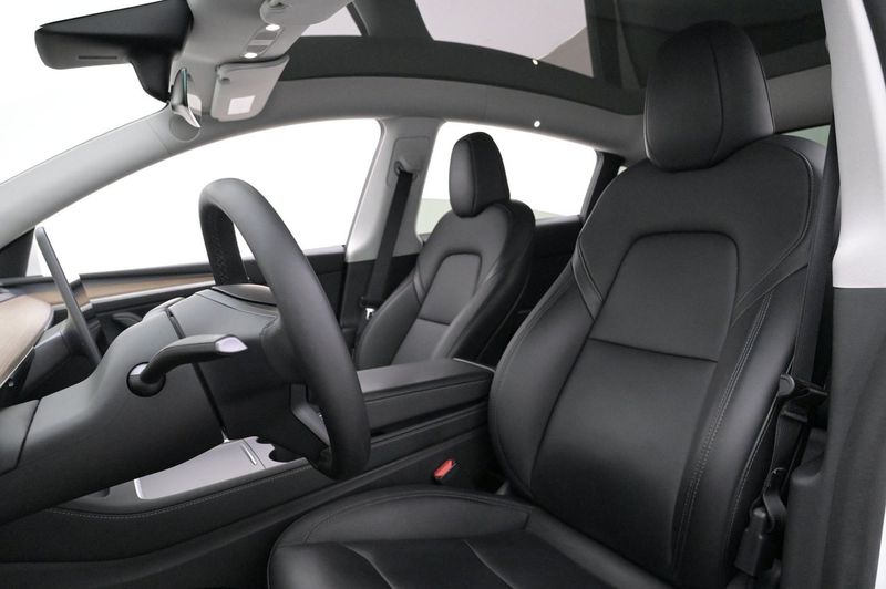 Tesla Model Y bild 8