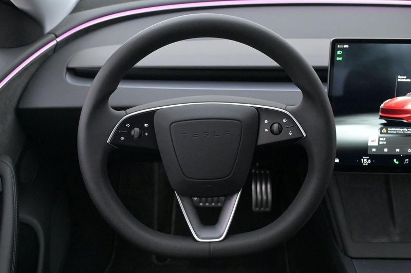 Tesla Model 3 bild 7