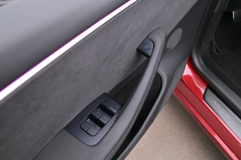 Tesla Model 3 bild 9