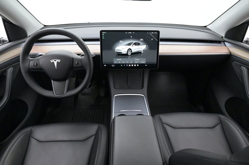 Tesla Model Y bild 6