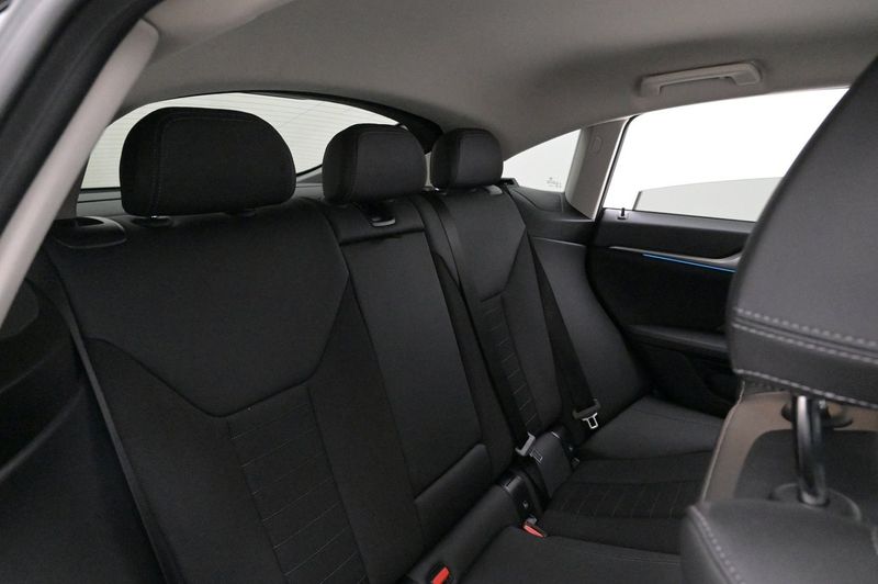 BMW i4 bild 25