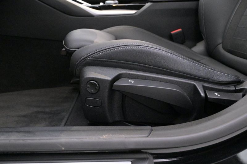 BMW i4 bild 12