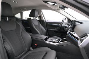 BMW i4 bild 14