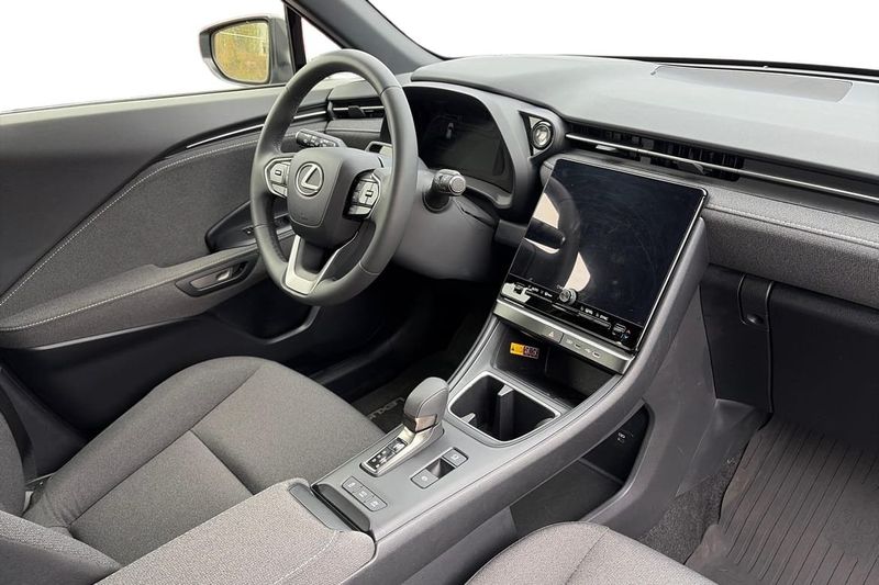 Lexus LBX bild 7
