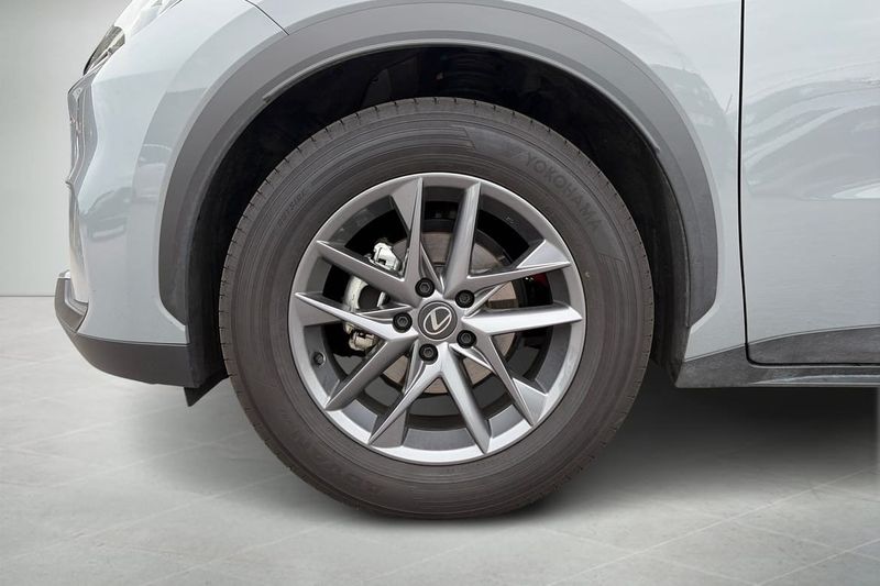 Lexus LBX bild 16