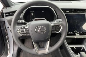 Lexus LBX bild 13