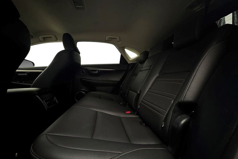 Lexus NX bild 13
