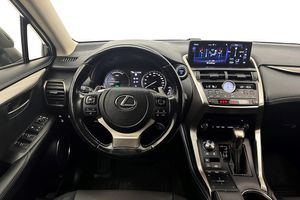 Lexus NX bild 16
