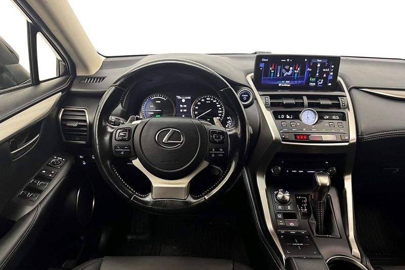 Lexus NX bild 16