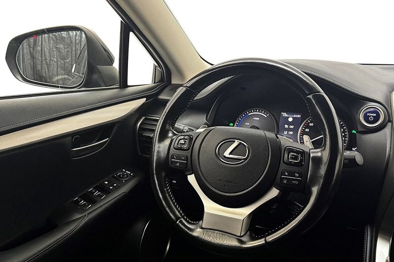 Lexus NX bild 15