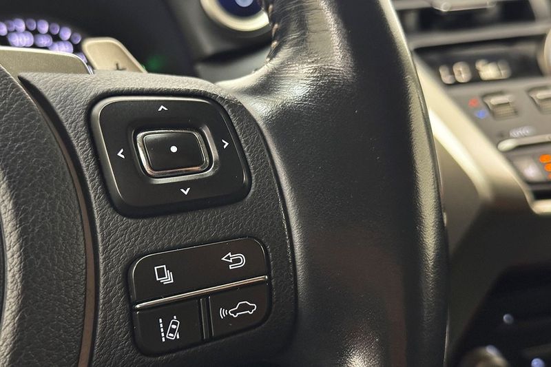 Lexus NX bild 18