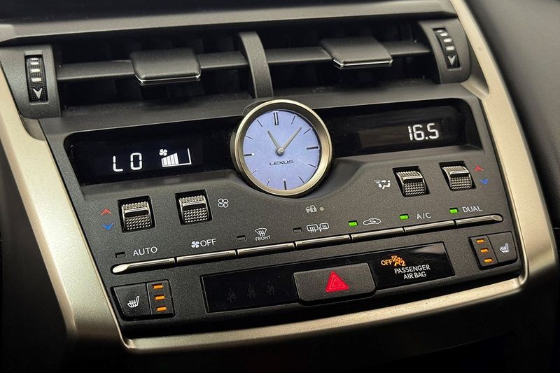 Lexus NX bild 26