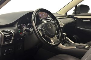 Lexus NX bild 12