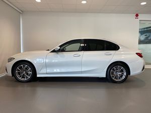 BMW 330 bild 2