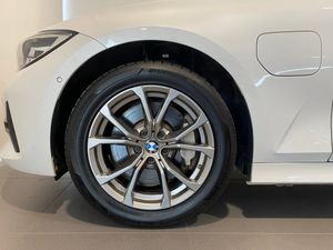 BMW 330 bild 3