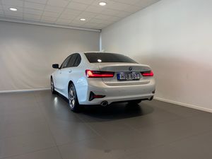 BMW 330 bild 11