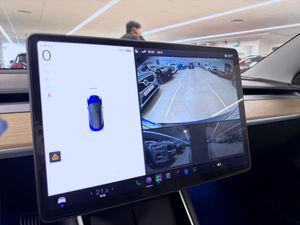 Tesla Model 3 bild 17