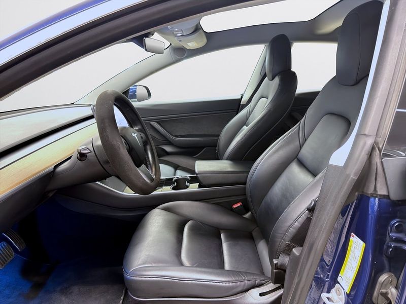 Tesla Model 3 bild 8