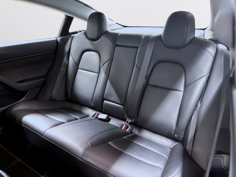 Tesla Model 3 bild 9