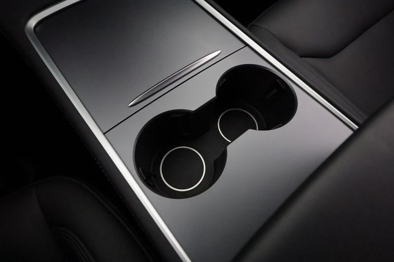 Tesla Model Y bild 23