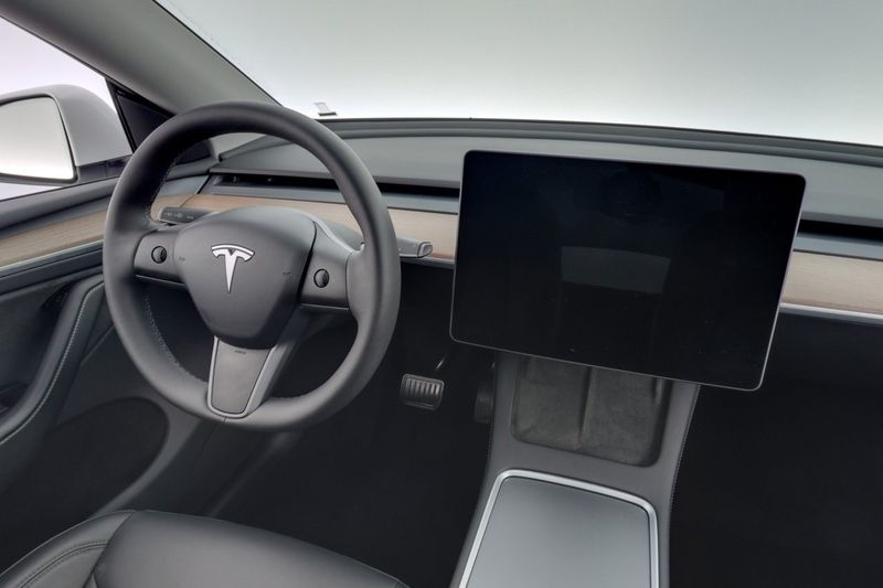 Tesla Model Y bild 15