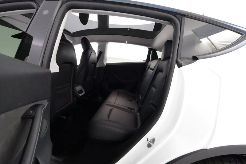 Tesla Model Y bild 12