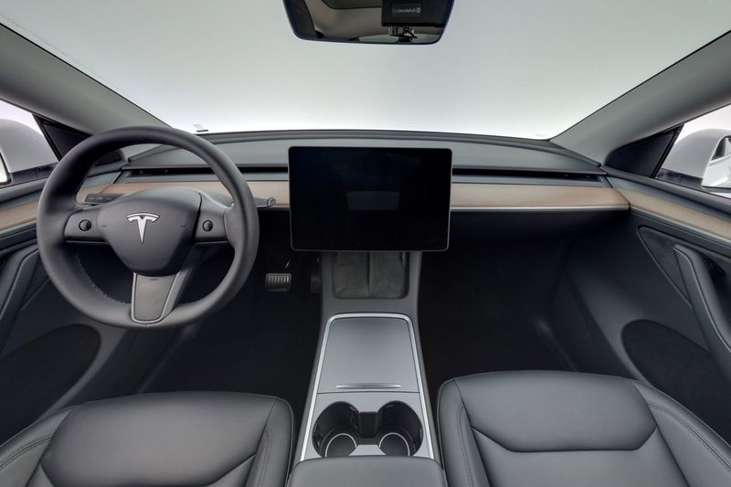 Tesla Model Y bild 13
